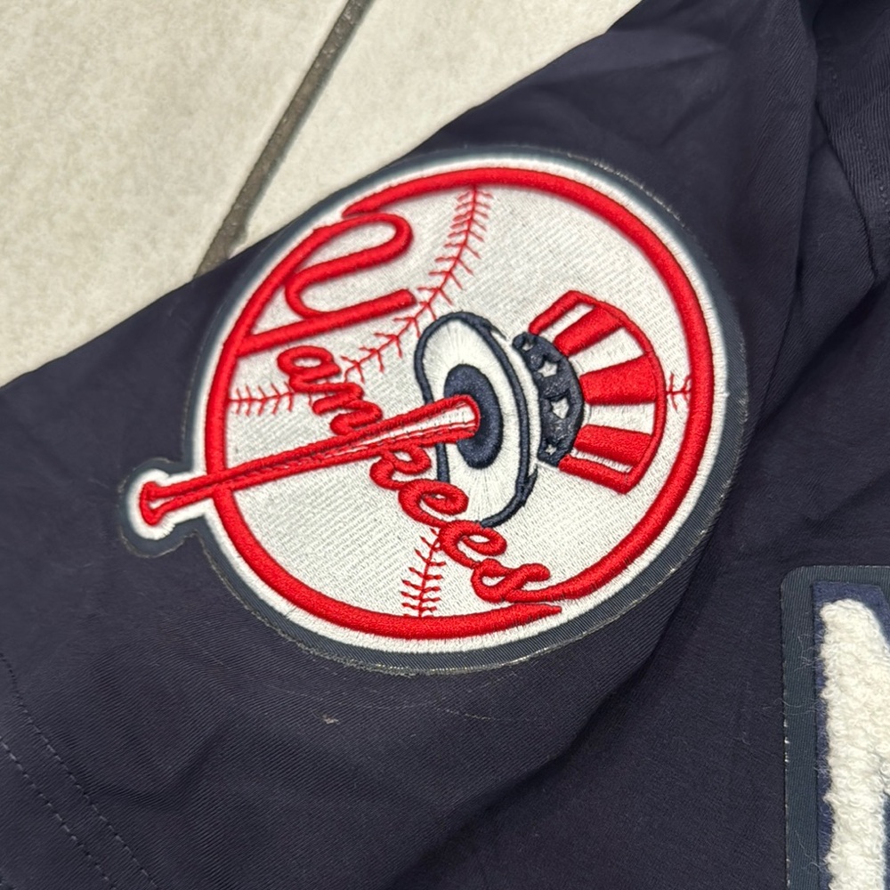 Pro Standard New York Yankees Navy Blue Patch T-Shirt - Picture 5 of 5